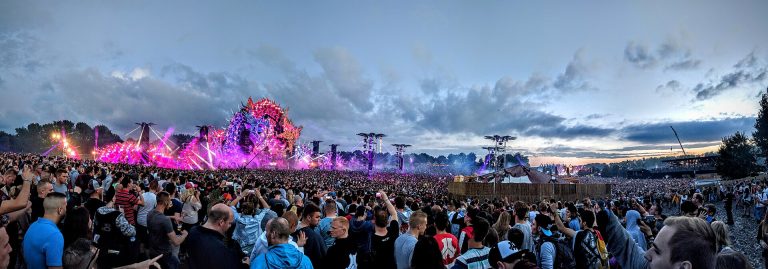 Publiek bij een festival